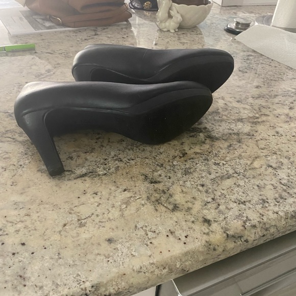 Clarks 3 inch black heel. Very gently used and in great condition. - Picture 2 of 2